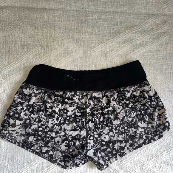LuluLemon Speed Short 2.5” - Picture 3 of 5